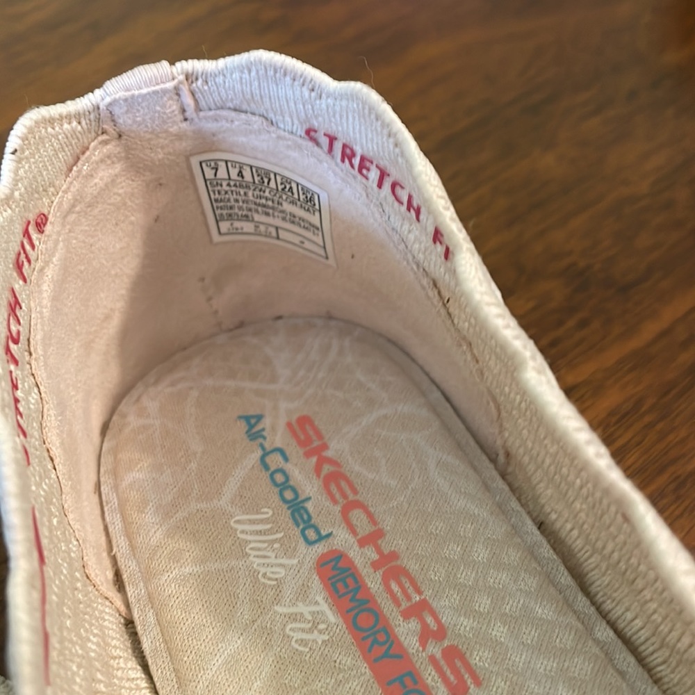 Skechers memory foam Air-cooled  Cloe  honey comb.  Women’s 7 wide. - Picture 3 of 9